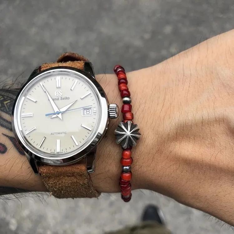 银饰潮穿搭女,夏季银丝服装怎么搭配好看