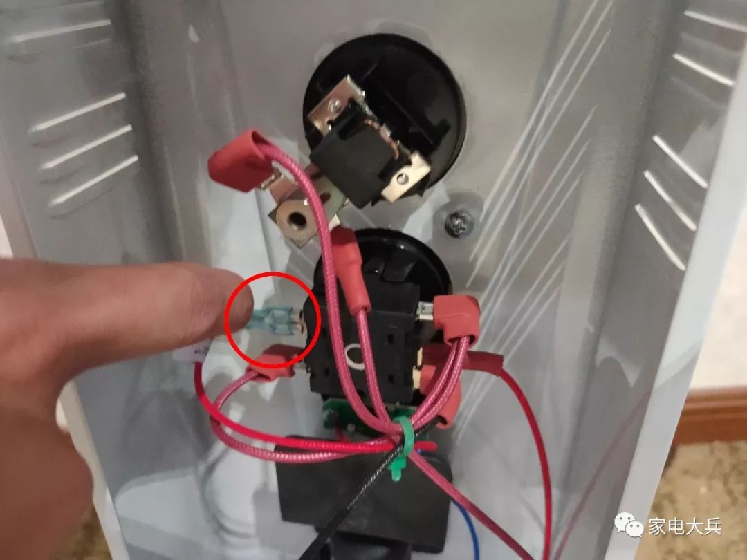 格力电热油汀取暖器拆解测评,美的油汀和先锋取暖器哪个好