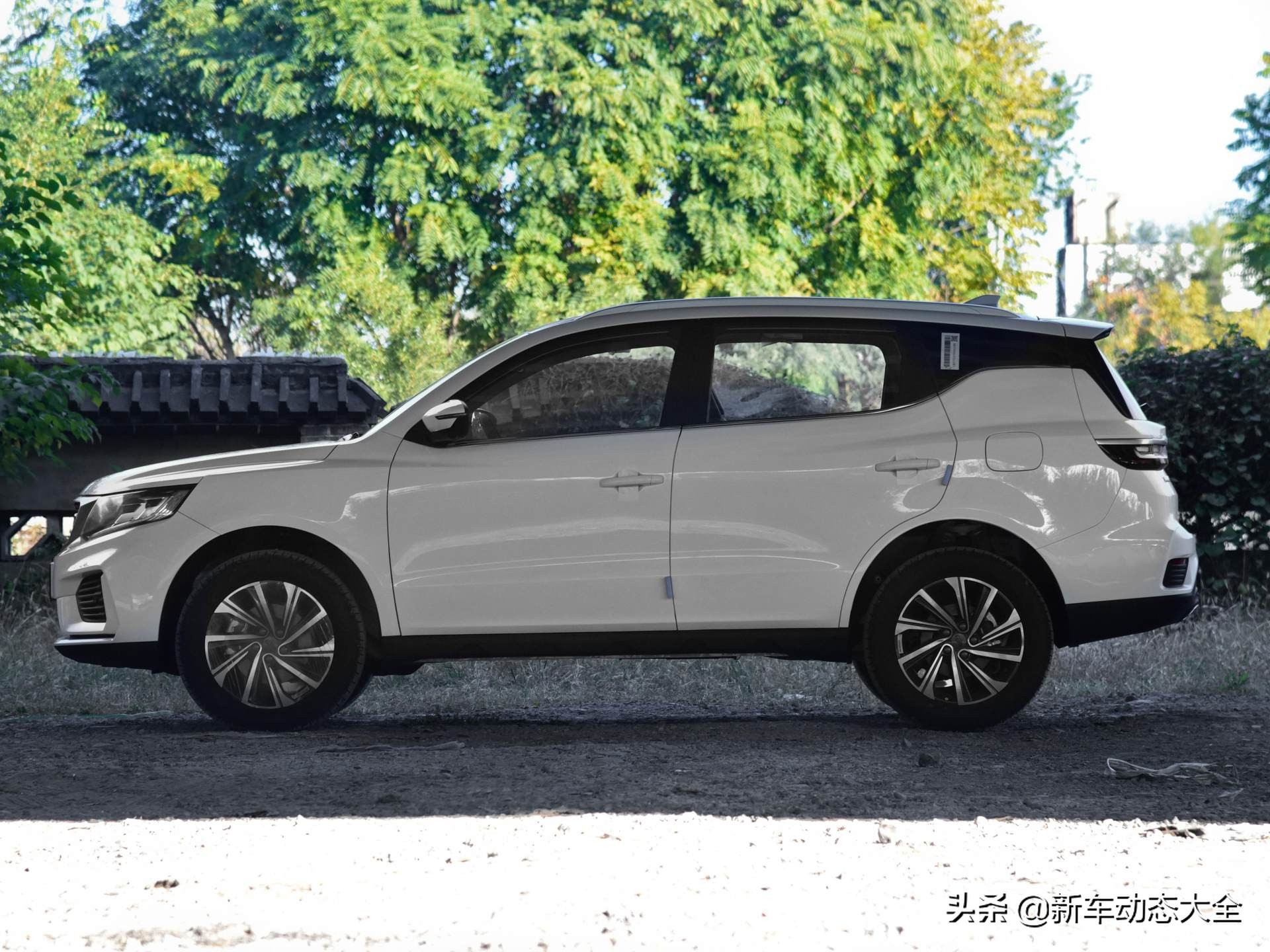 油耗只有6.4L，综合性能不低，空间大保养便宜，实拍远景X6