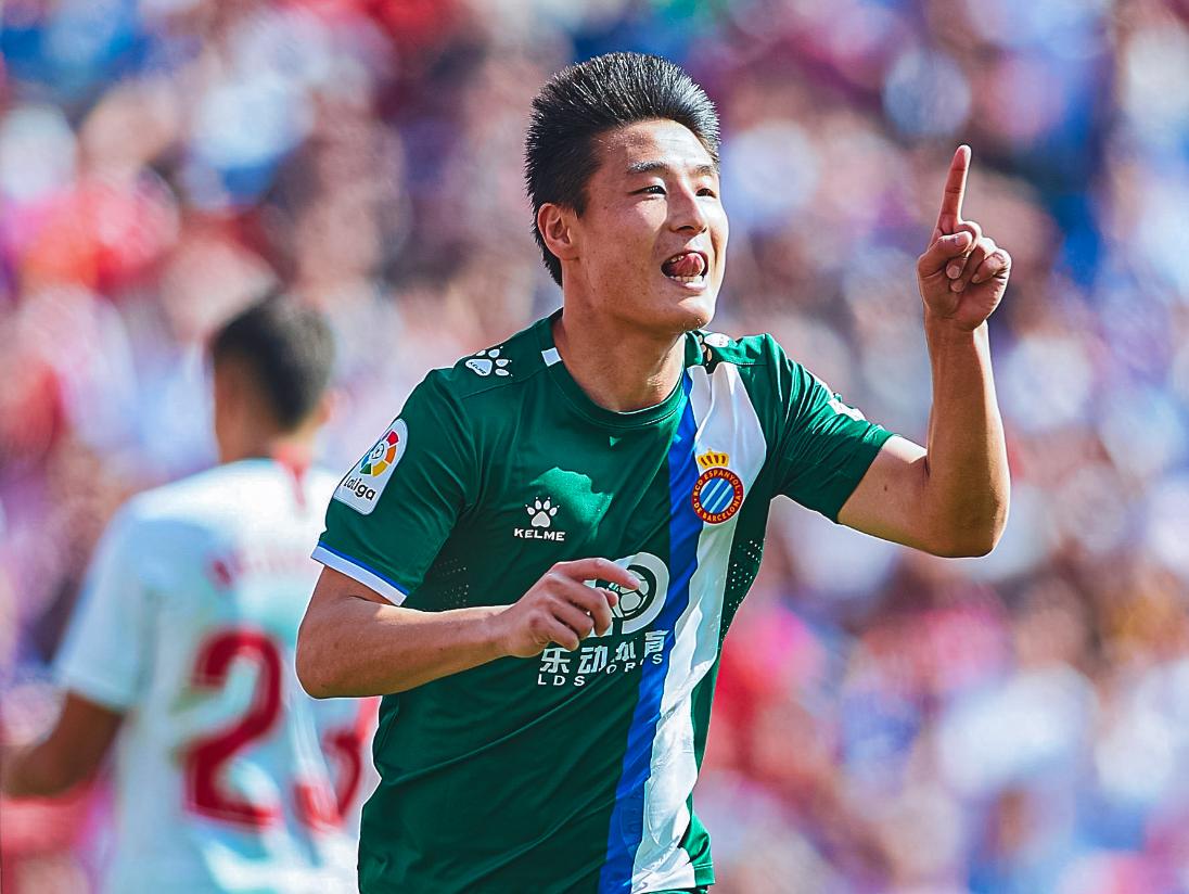 武磊第三次进球,武磊进球球迷欢呼