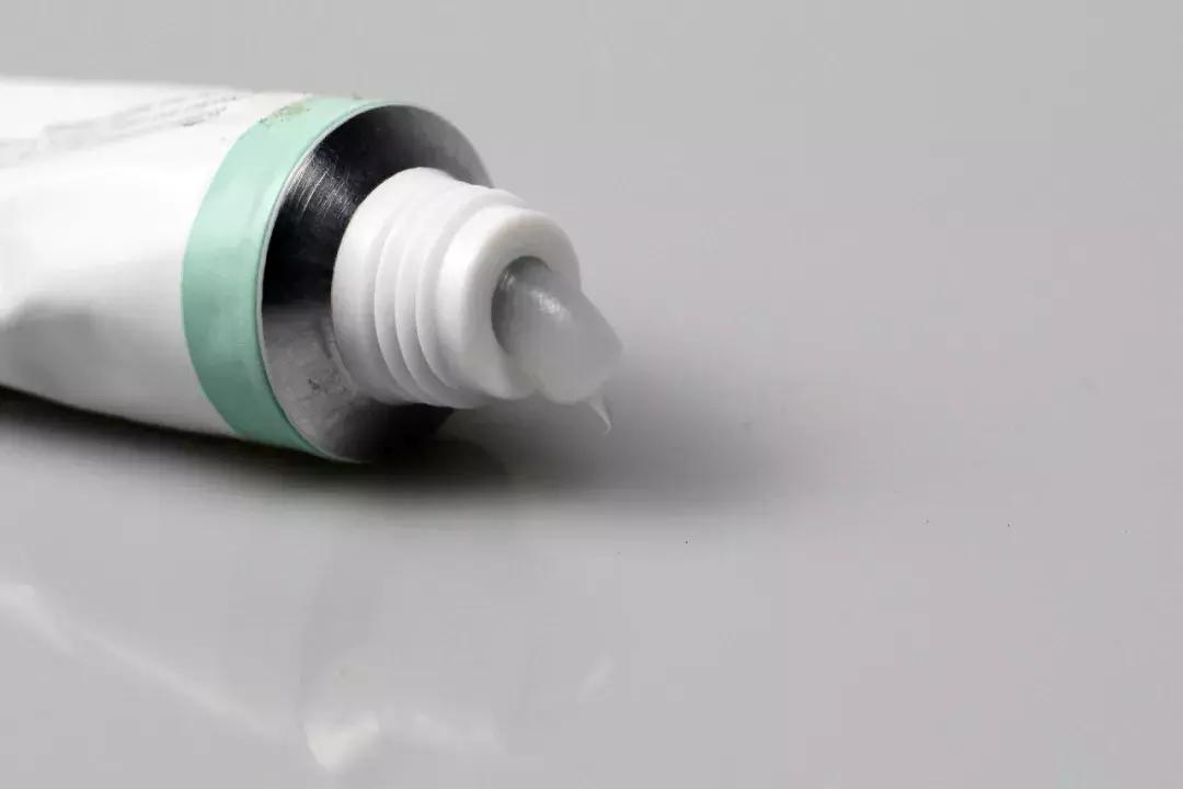 冬日敏感肌肤推荐,敏感肌肤泛红发痒长痘怎么修复