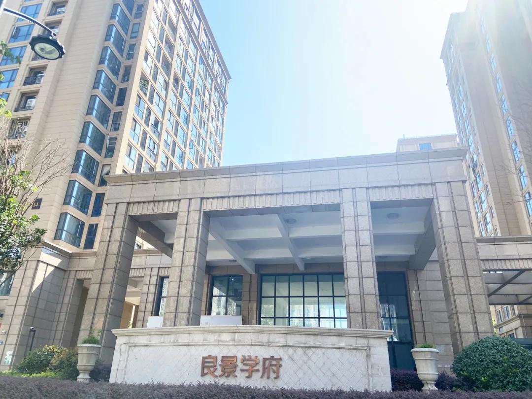 一所在建大学带热一个板块？探访摇号红火的“云城北