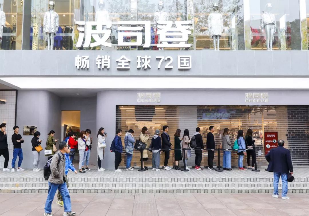 杨颖穿过的羽绒服品牌,杨颖穿的羽绒服