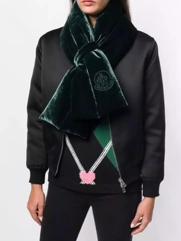 想要冬天穿出高级感,冬天围巾这样系简单又时尚好喜欢