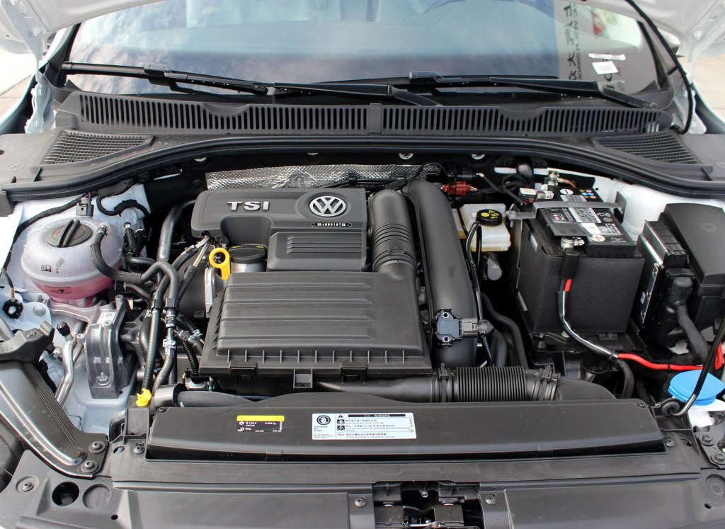 这台“小*萨特帕**”，次低配车型1.2T+5挡手动，13.89万值得买吗？