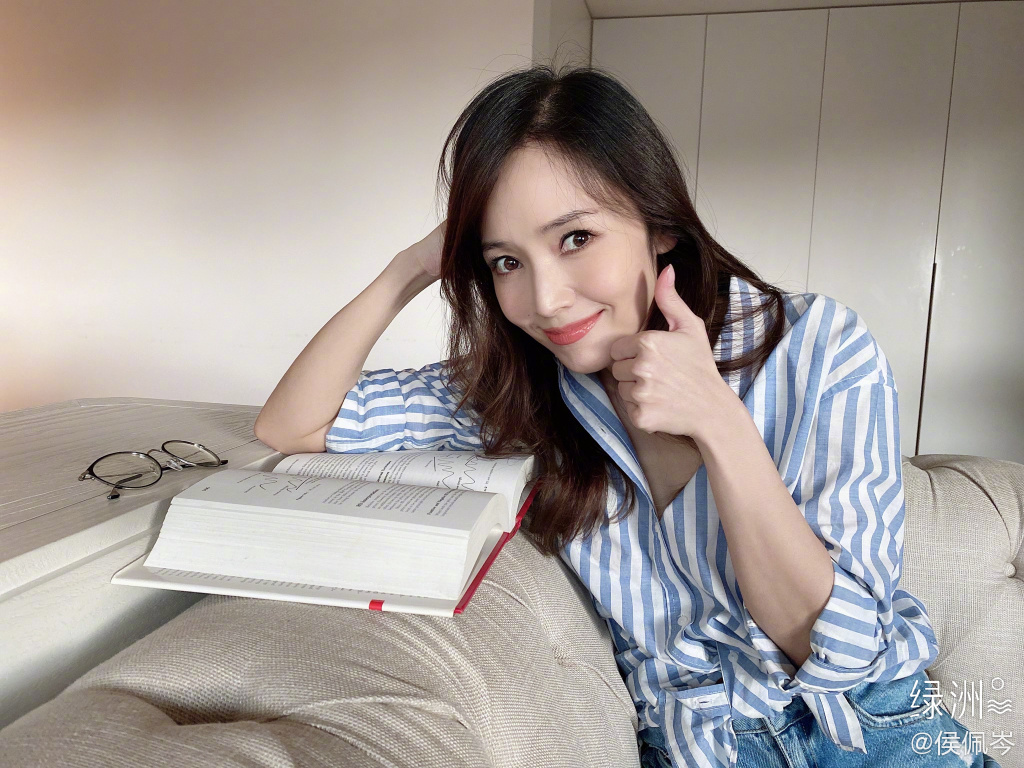 台湾第一女主播侯佩岑与她的母亲,台湾第一甜姐