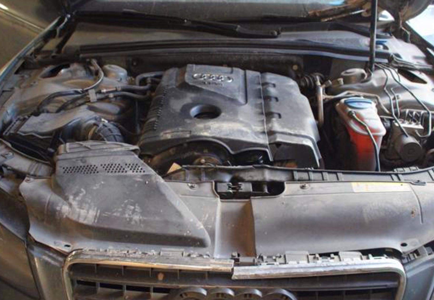 小伙花8万给妻子买辆敞篷奥迪A5，当妻子看见车后却建议了离婚