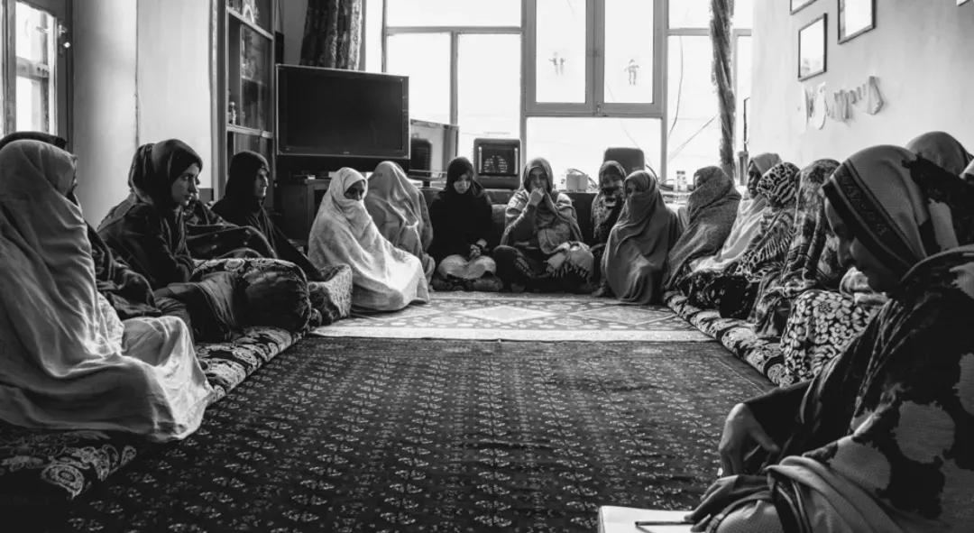 黎巴嫩爆炸发生后,巩俐章子怡的挚爱无声落泪……