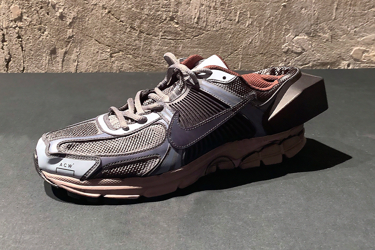 李宁英伦绿茵足球鞋,李宁伦敦时装发布会