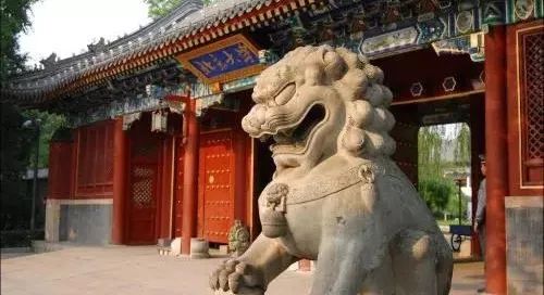 “外国语大学”千万别翻译为“ForeignLanguagesUniversity”！