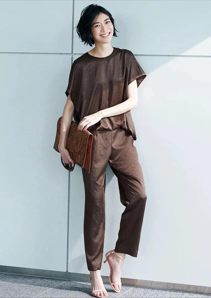 35-45岁女性随性穿搭夏天,时尚穿搭70后女人别穿太单调