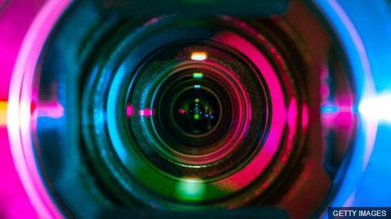 韩国男爱豆涉嫌偷拍,韩国男子偷拍女性被捕