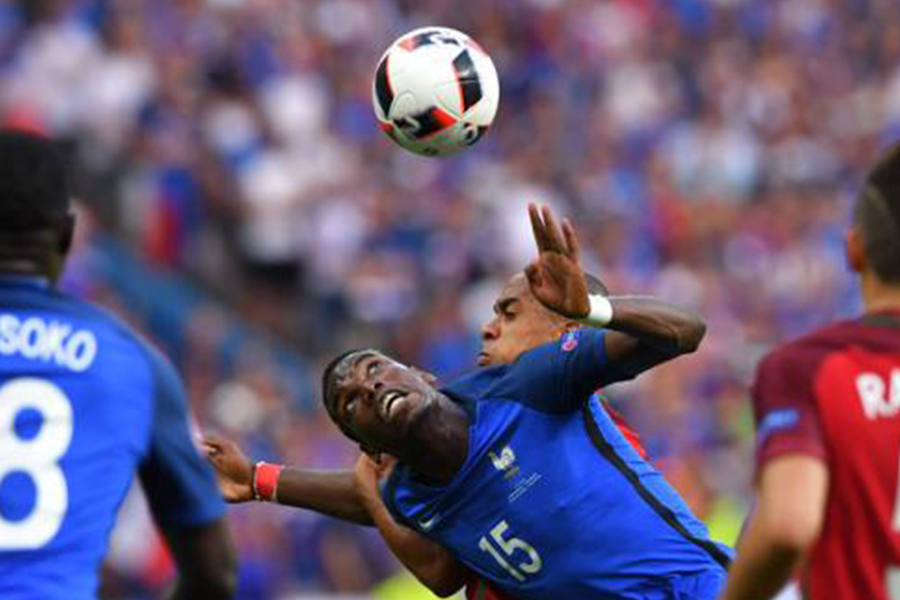 挑战c罗的2.65米头球仅有一人成功,c罗2米65头球挑战谁能带走1000磅