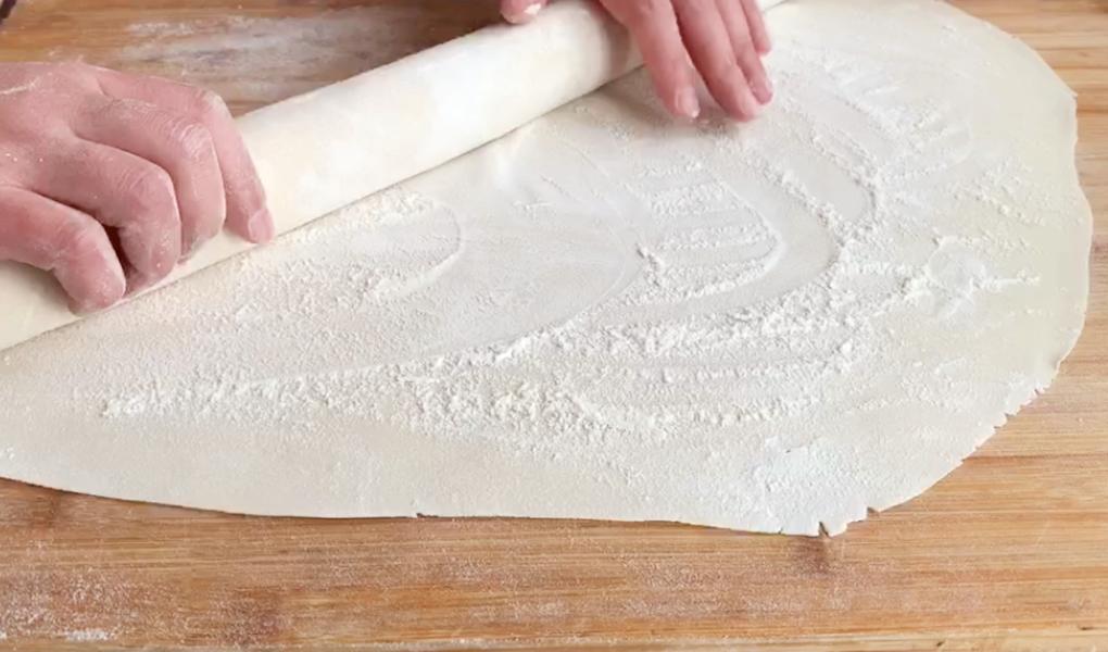 做手擀面面里要放盐吗,做手擀面用冷水还是热水和面不碎