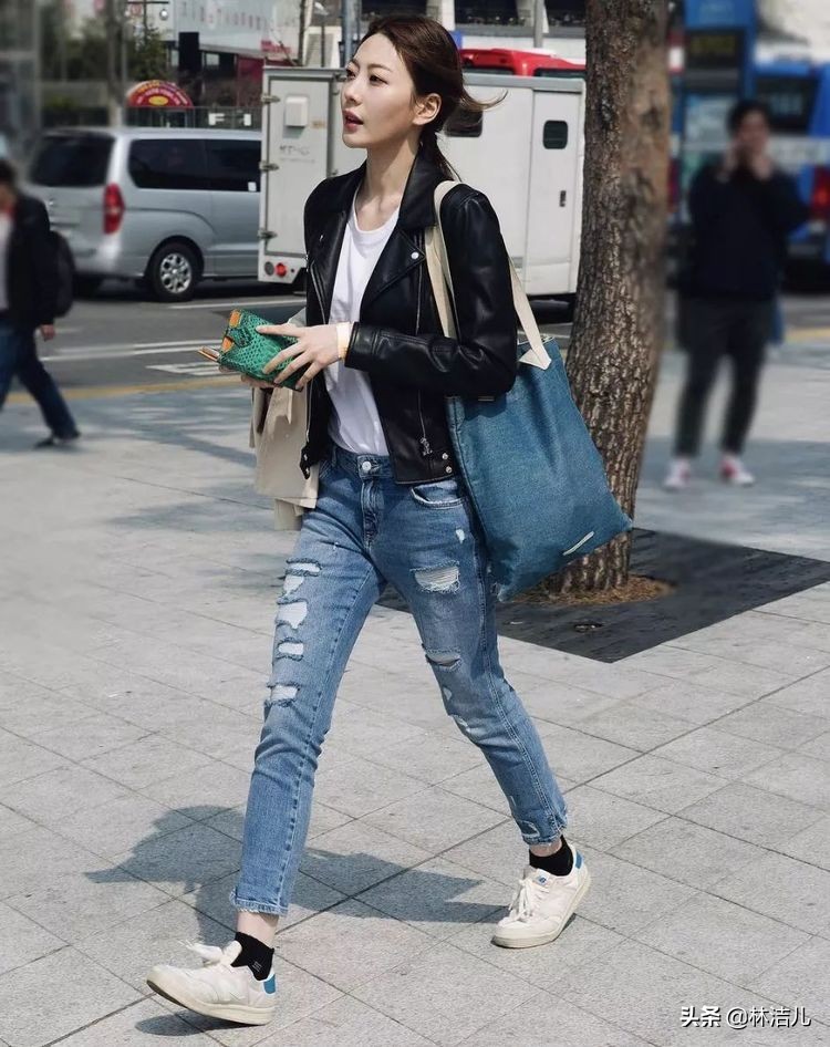 李宇春牛仔靴穿搭皮衣,李宇春私服长筒靴