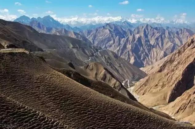 世界上海拔最高的公路！中国最神奇的天路！比川藏线还险10倍！