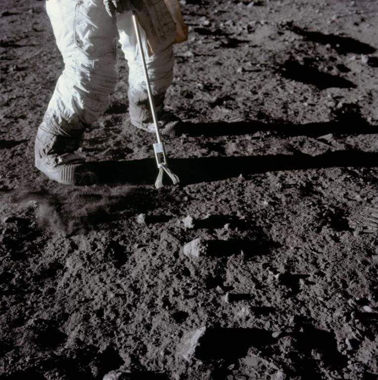 人类第一次登月的飞船信息,世界上最可怕的一次人类登月