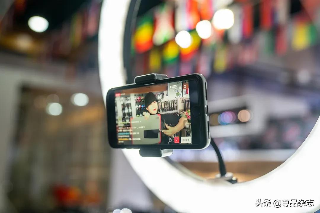 疯狂爆单直播带货,疯狂直播间现场直播卖货