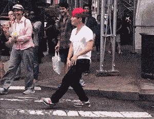 空中一字马搞笑图,一个突如其来的一字马