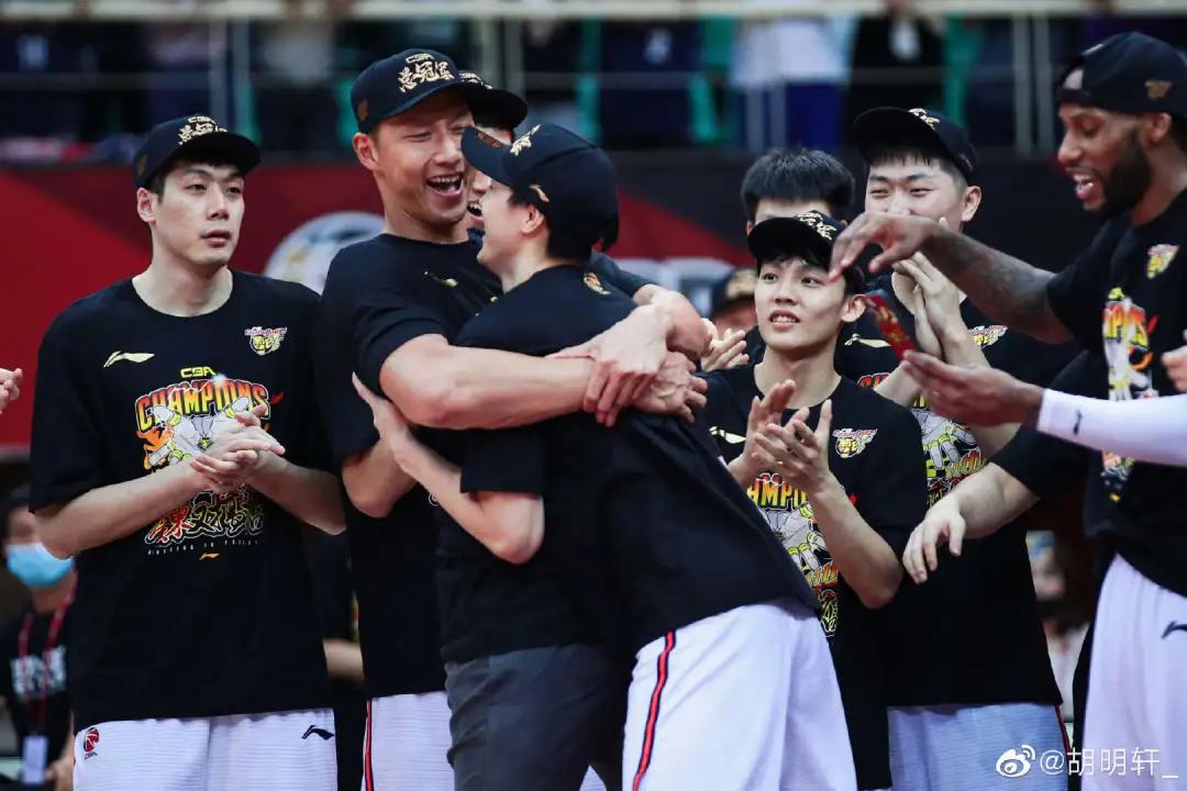 阿迪达斯签约胡明轩了吗,胡明轩代言阿迪事件