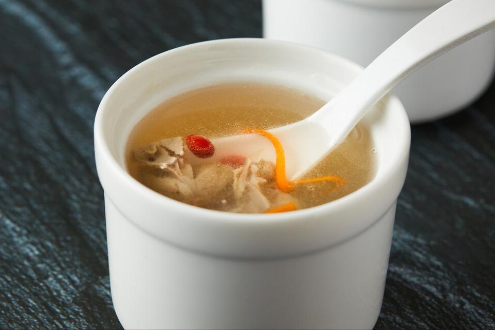 鸽子和鸡煮什么汤好喝,一鸽胜九鸡炖法