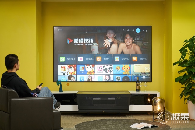 真正的无边框全屏电视机,超薄屏幕无边框电视