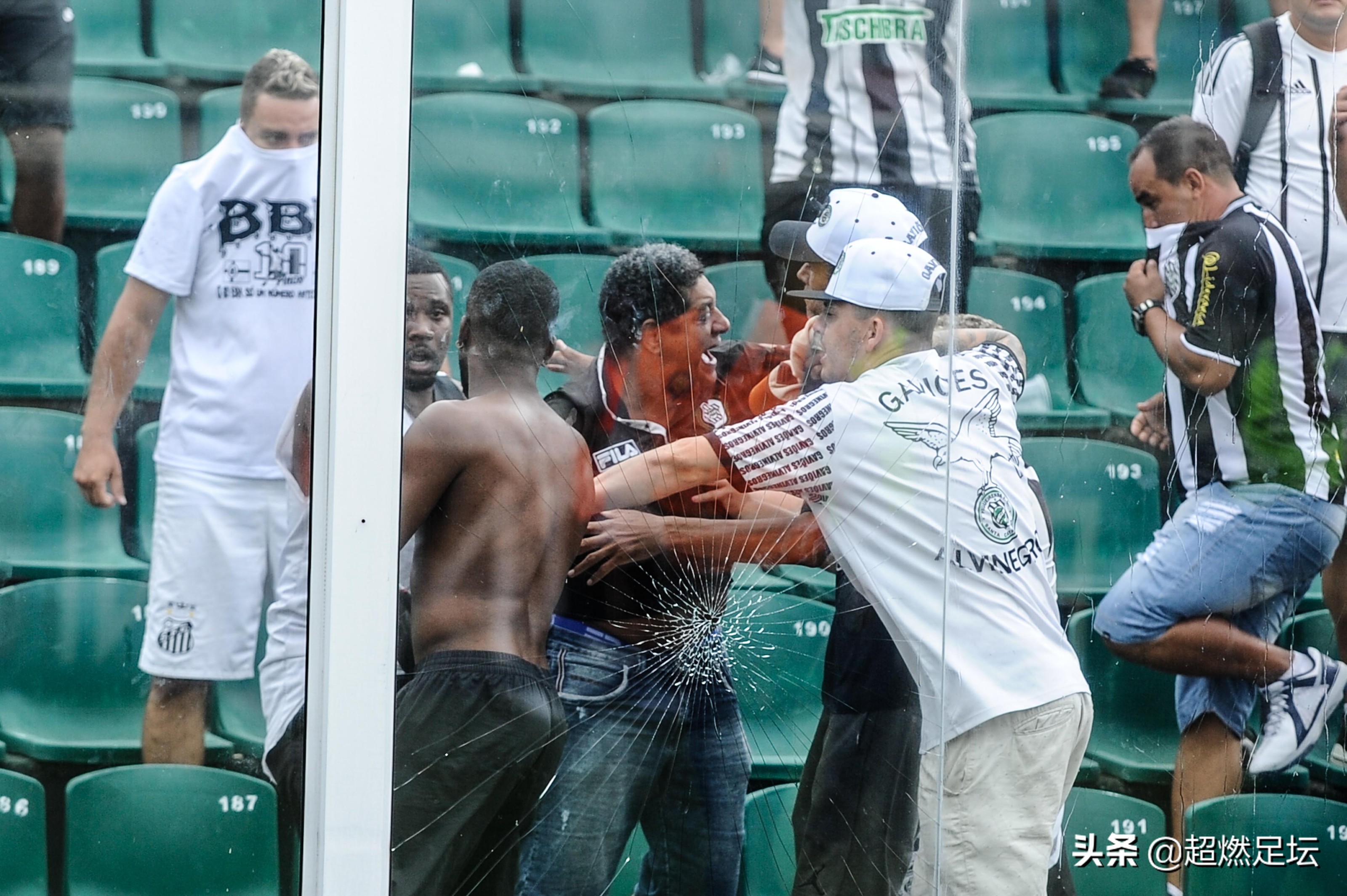 巴西足球队被袭,巴西甲级联赛球迷骚乱