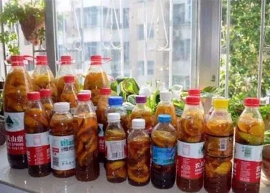 用土养花浇水土变硬了怎样松土,养花的土质为什么浇水会变硬