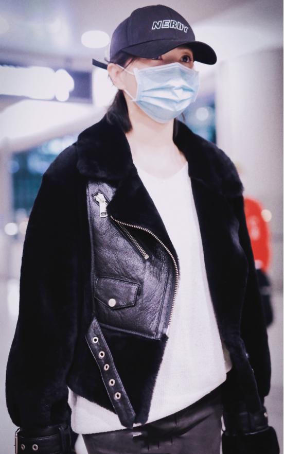 万茜帅气混剪,万茜黑色露脐装