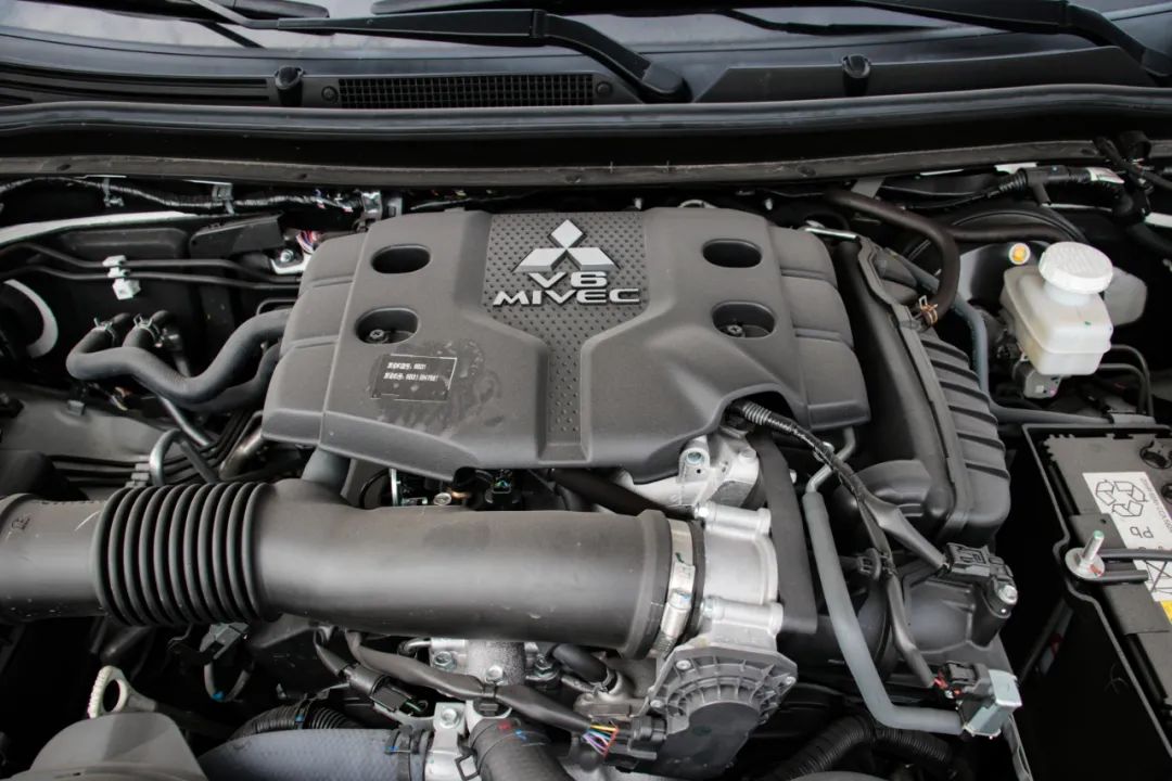 试驾三菱帕杰罗劲畅3.0,20款三菱帕杰罗劲畅3.0越野测试