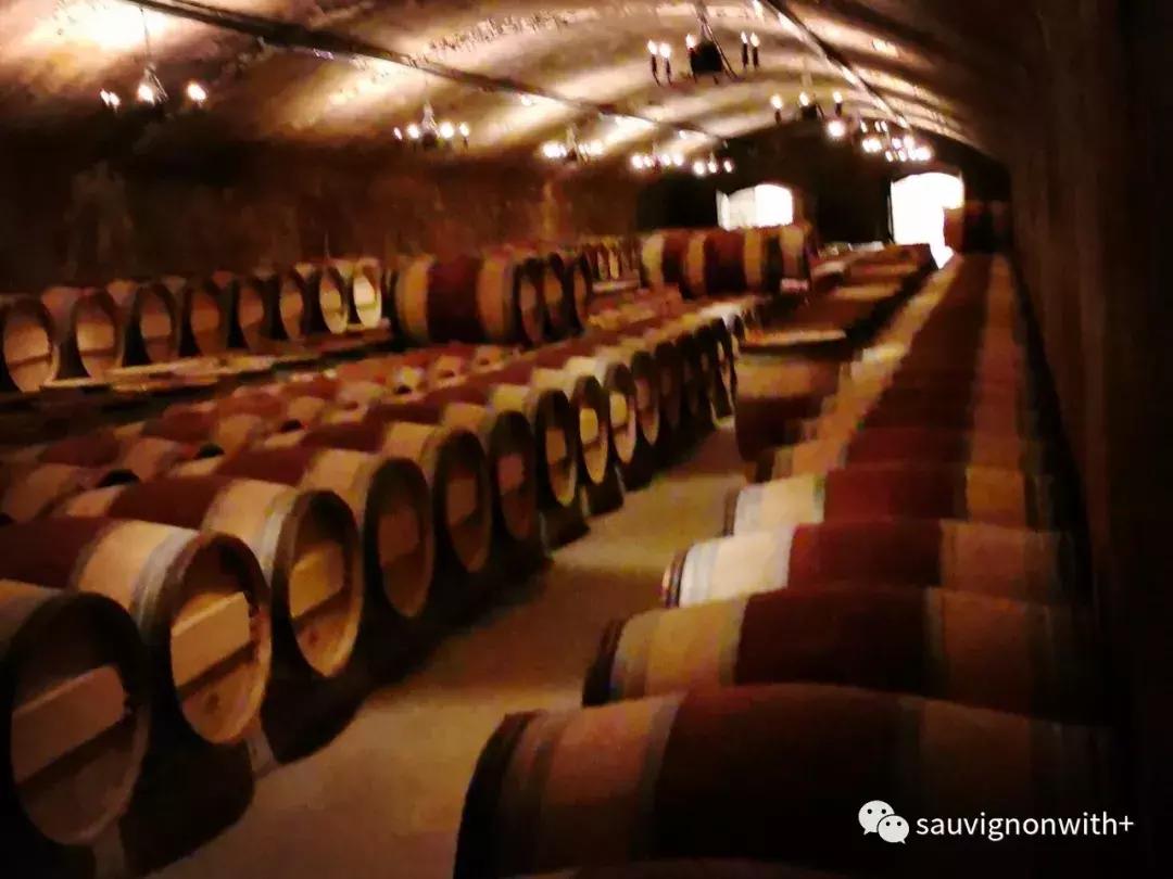 「酿酒师专栏」在拉菲点上蜡烛喝酒我内心是复杂的