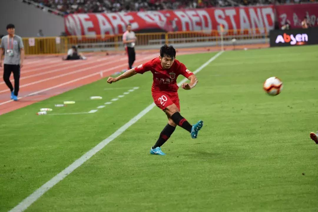 上港杨世元防线,上港后腰杨世元