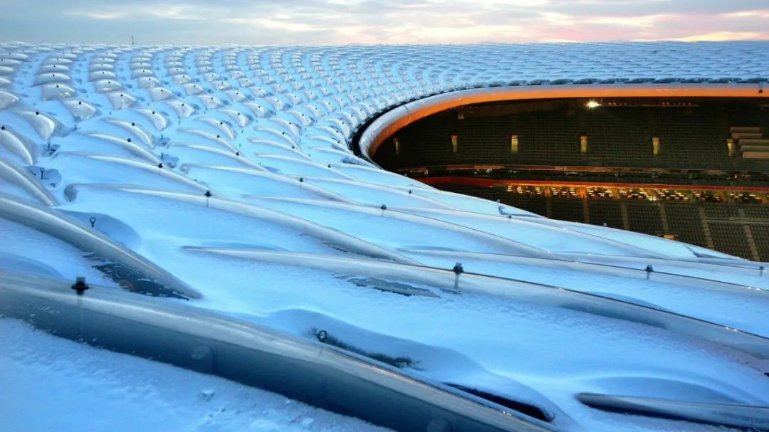 外墙足球场效果图,房顶足球场设计