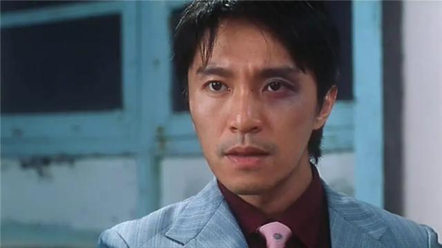 喜剧之王周星驰我养你画面,周星驰喜剧之王一个人在屋内片段