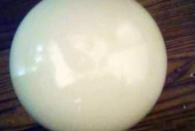 大妈拿夜明珠鉴宝,大妈戴夜明珠鉴宝称20年前花300块