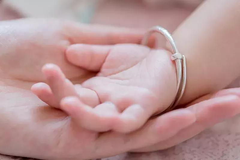 生孩子超过几岁算高龄,你知道生三胎多大压力吗