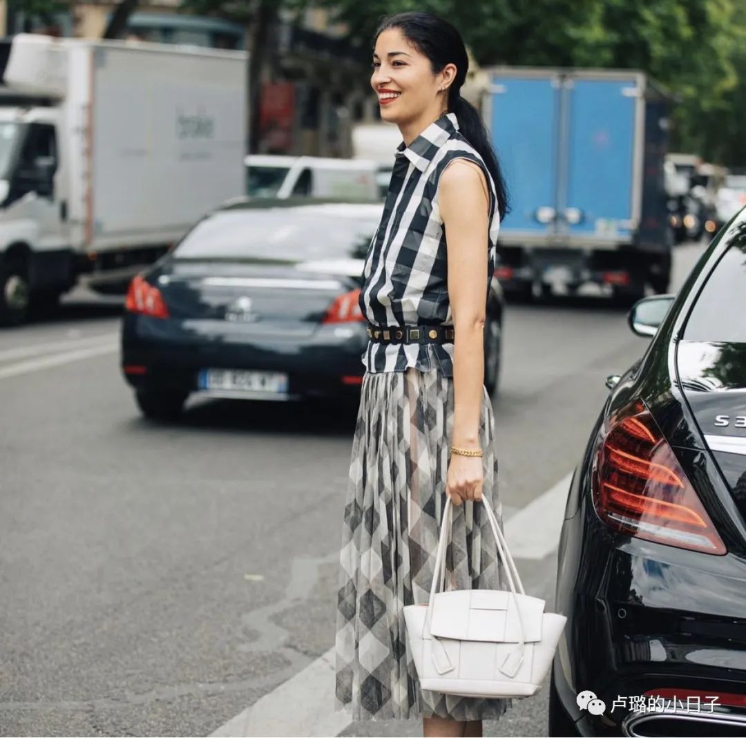 要说高级感的包，标配一定是白色包