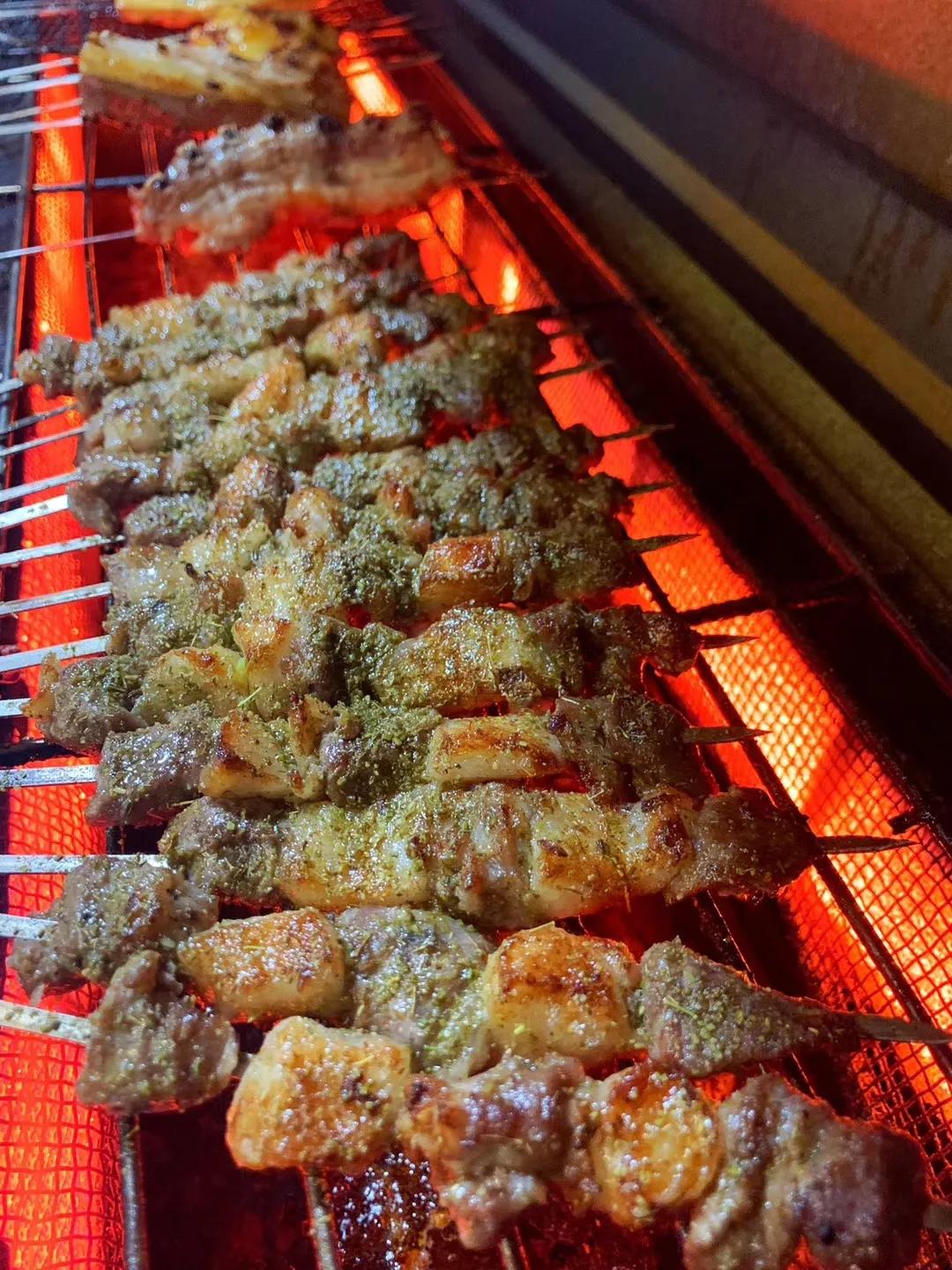 在成都开烧烤店挣钱嘛,成都开烧烤店一个月能赚多少钱