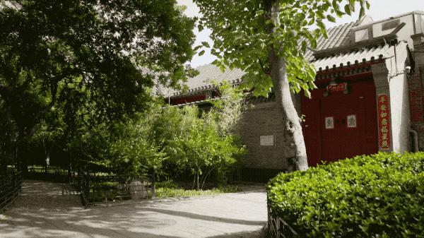 丈夫送的上亿家产，她一分不留，全捐给了故宫