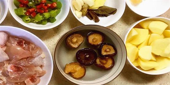 香菇土豆鸡块比烤鸡都好吃,非常好吃的土豆炖鸡块你学会了吗