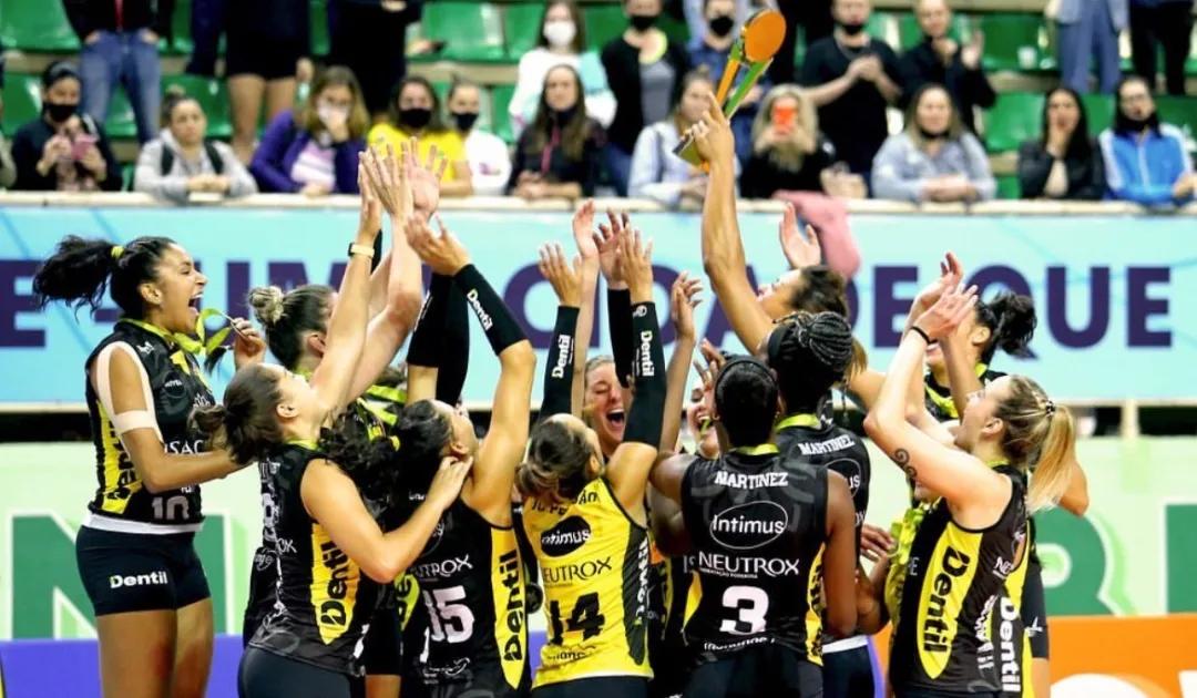 海滩俱乐部力夺超级杯冠军；“铁锤”格罗泽助球队爆冷取胜