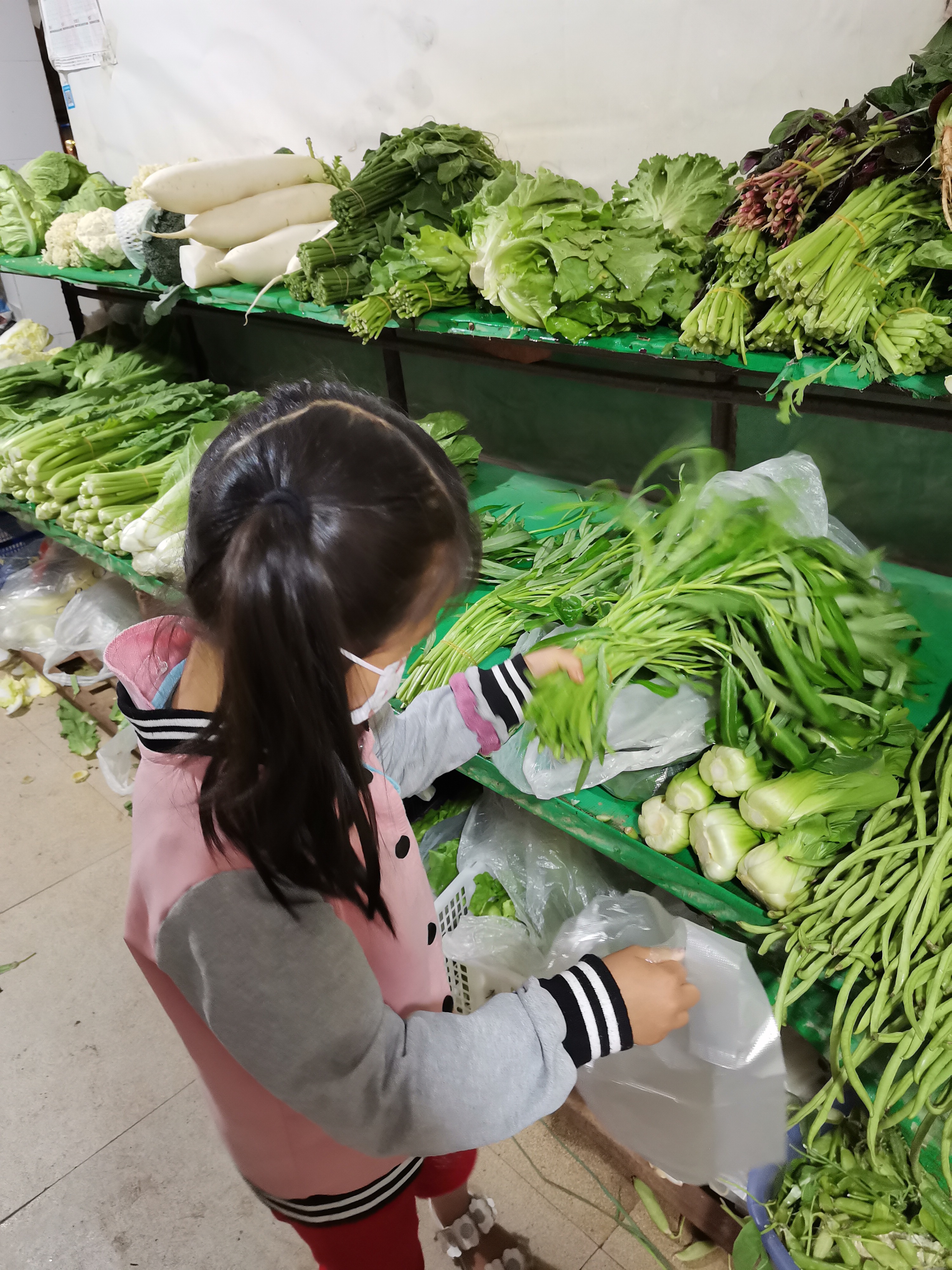 小小菜篮子拎出百姓幸福感,小小菜篮子真皮