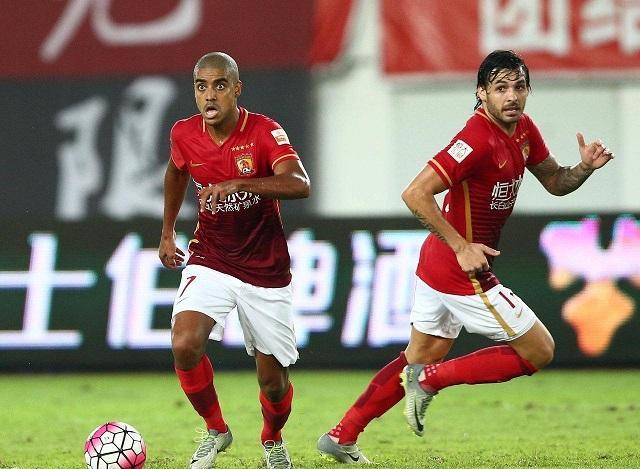 职业足球防守和业余球员差距,最差职业球员对比顶尖业余球员