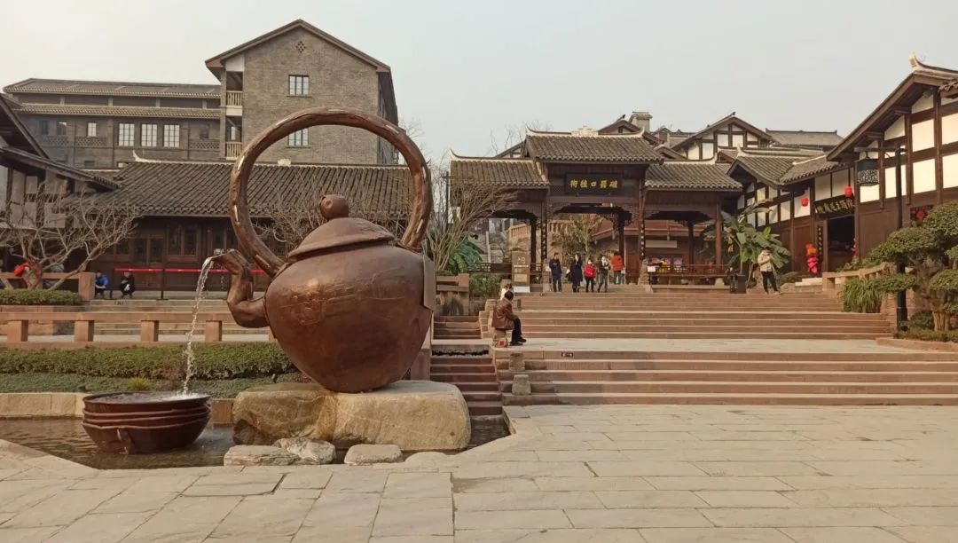 号外!重庆网红磁器口旁惊现无人区,网红打卡地缘何沦为空城?