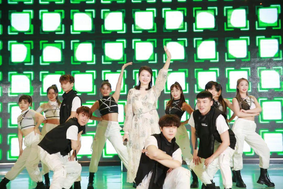 金鹰卡通+麦咭TV，领跑亲子新生代，融新无极登登登