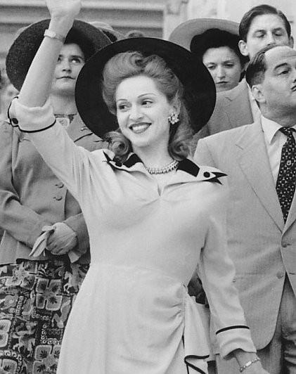 从农村歌女到权倾朝野的国母，还被印在阿根廷纸币上，去世才33岁