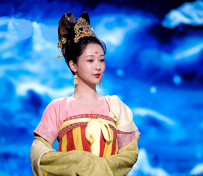 杨紫国家宝藏文成公主,杨紫央视文成公主造型