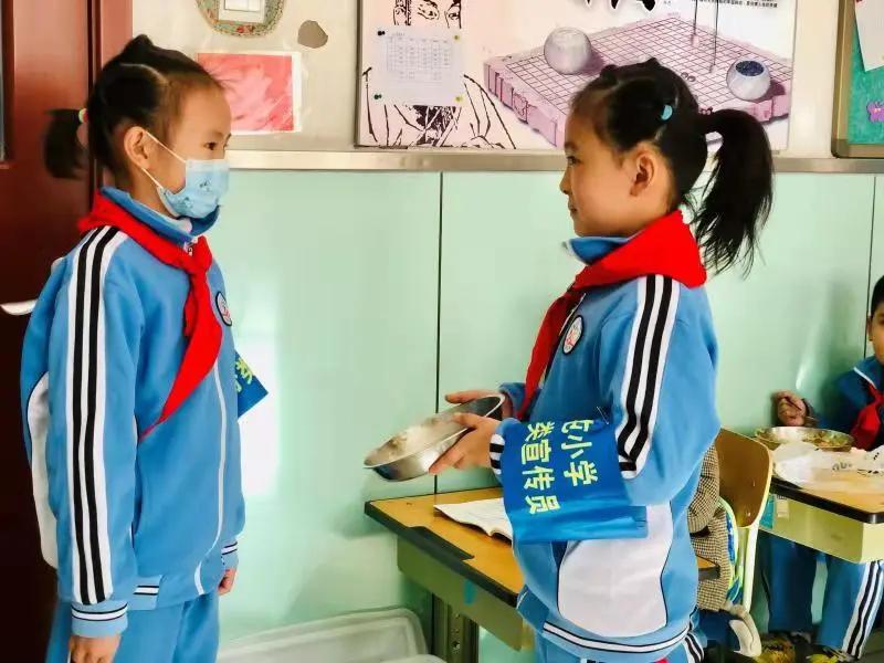 小学垃圾分类公益,阳光小学开展垃圾分类