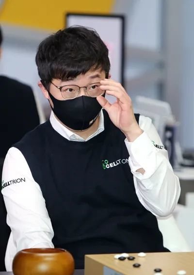 申真谞爆冷止步半决赛,韩国媒体评申真谞滑标