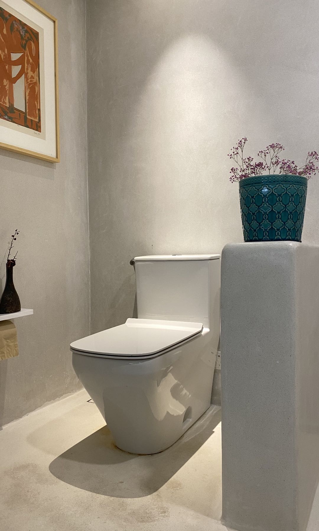 这对夫妇的家，用上海老洋房的地板铺浴缸，用石英砂做“茅厕”